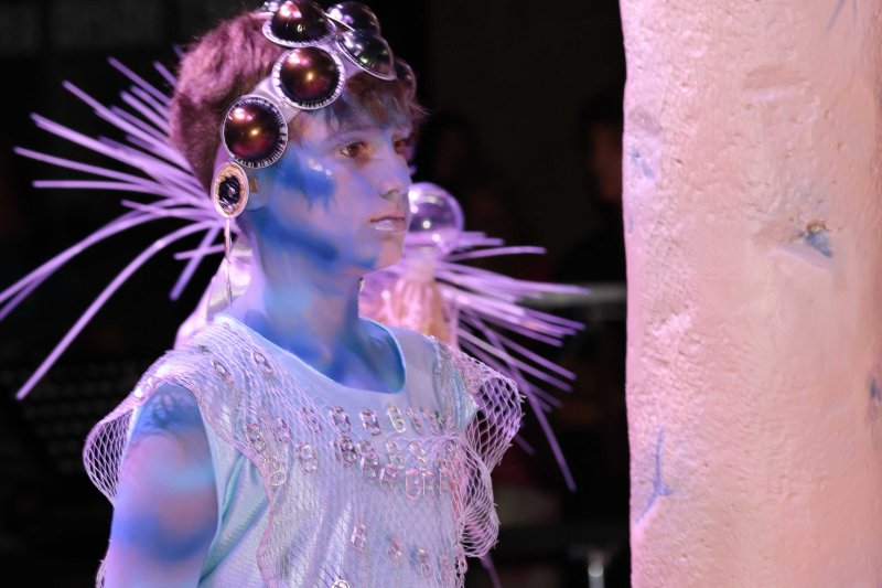 Y los mares sucumben ante la acción depredadora y el egoísmo de la humanidad en los Escacs Vivents de Xàbia  Y los mares sucumben ante la acción depredadora y el egoísmo de la humanidad en los Escacs Vivents de Xàbia